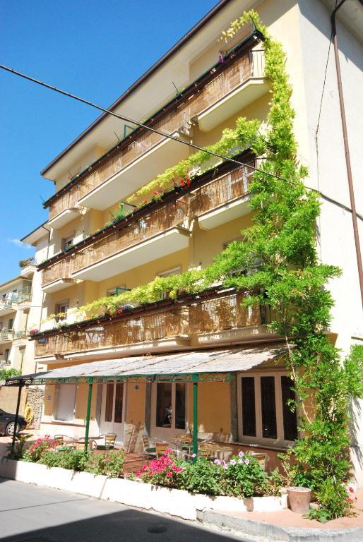 Residence Glicini Finale Ligure Exterior photo