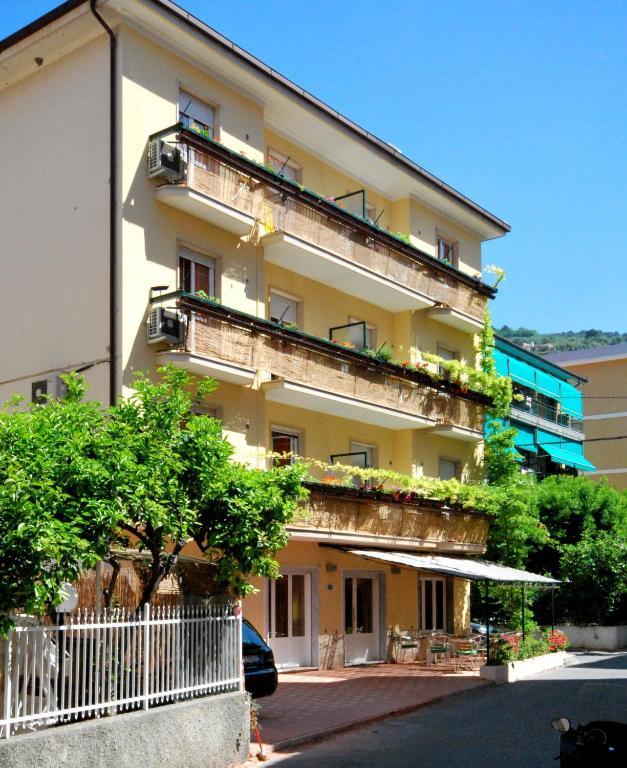 Residence Glicini Finale Ligure Exterior photo